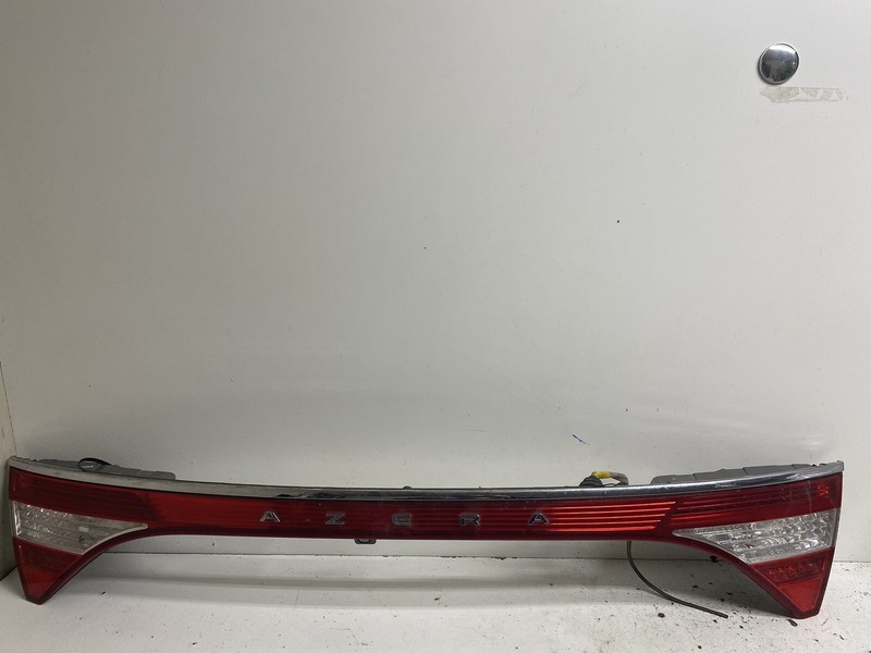 2012-2013 Hyundai Azera Center Tail Light Lamp Taillight Taillamp Deck Lid Trunk