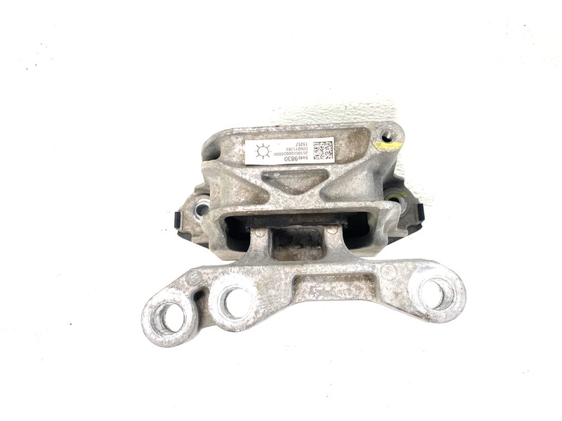 2018-2021 BUICK ENCLAVE 3.6L RIGHT ENGINE MOUNT BRACKET OEM #A0.25