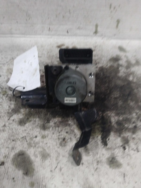 2011 Kia Sorento ABS Pump & Motor Assembly OEM 589101U860 153K Miles Black