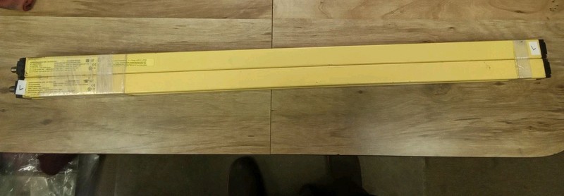 Banner SLSCR30-900Q8/SLSCE30-900Q8 Emitter And Receiver Safety Light Curtain