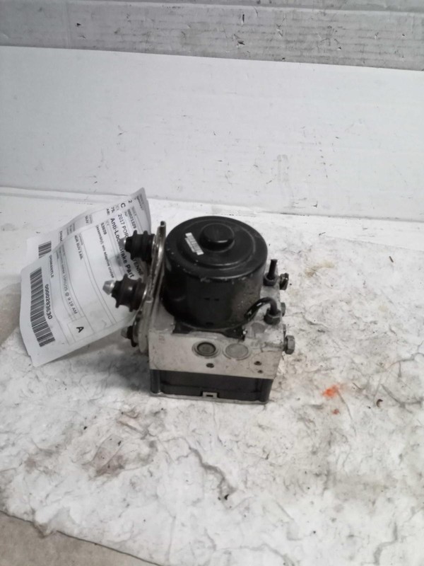 Used ABS Pump and Motor Assembly fits: 2017 Porsche CAYENNE Assembly w/o distanc