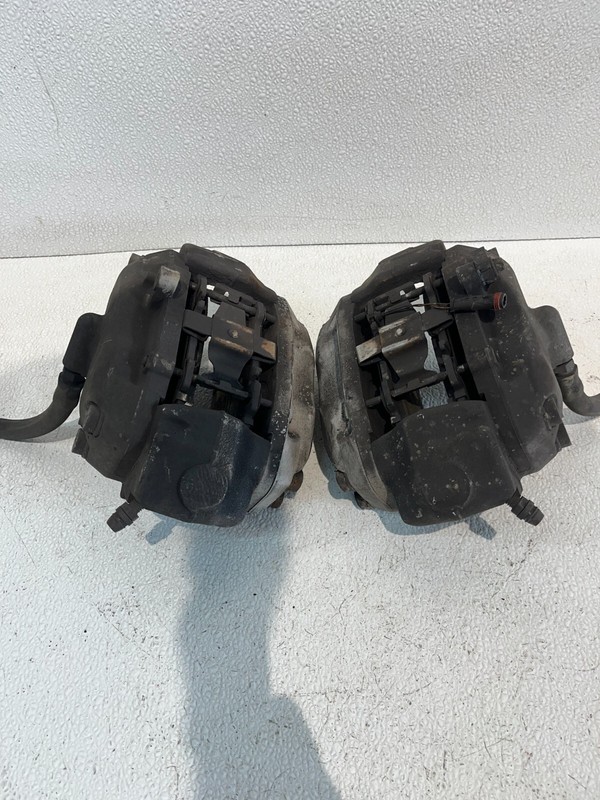 06-11 Mercedes W219 CLS500 Front Right & Left Brake Calipers Set OEM