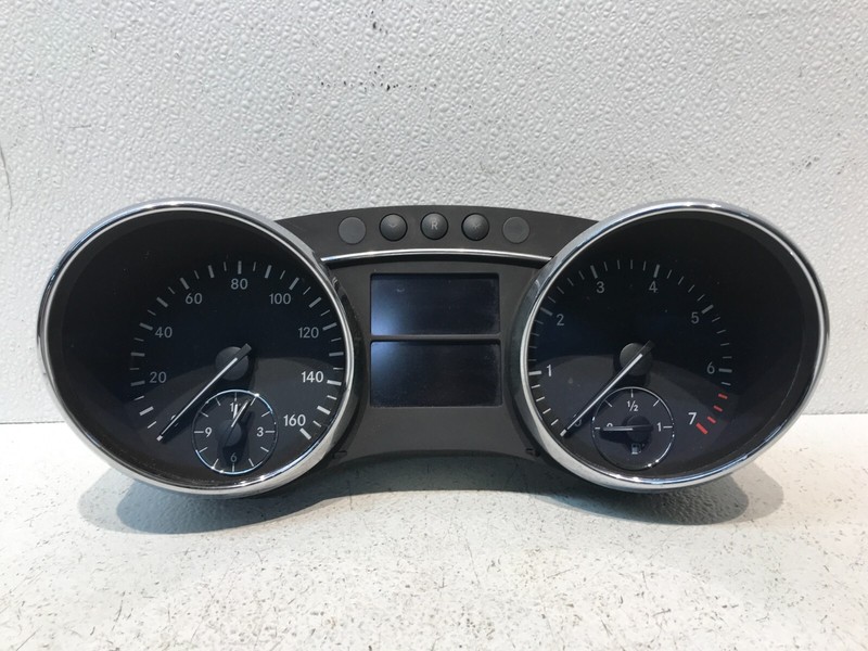 06-07 Mercedes W251 R350 Instrument Cluster Speedometer OEM A2514401111