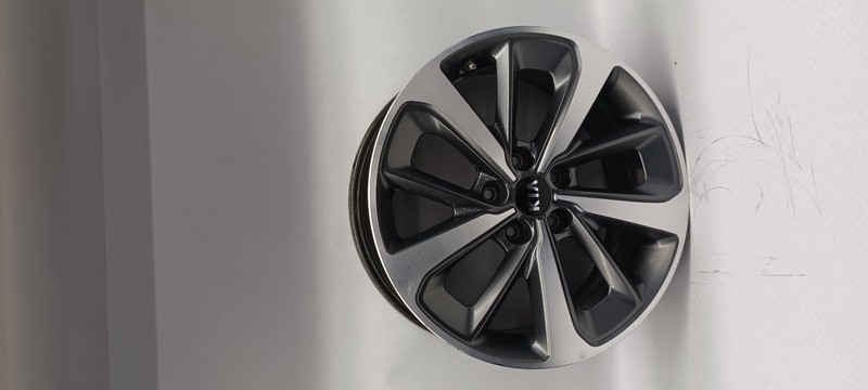 19-'20 KIA SORENTO Wheel 18x7-1/2 alloy OEM Grade B
