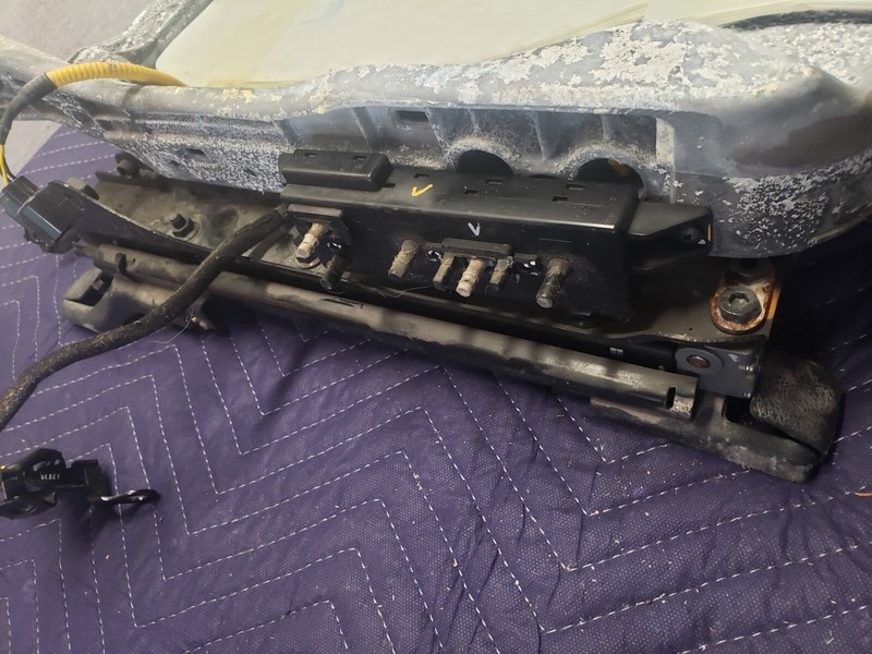 11 - 14 HYUNDAI GENESIS SEDAN passenger Seat frame for parts. Electronics good.