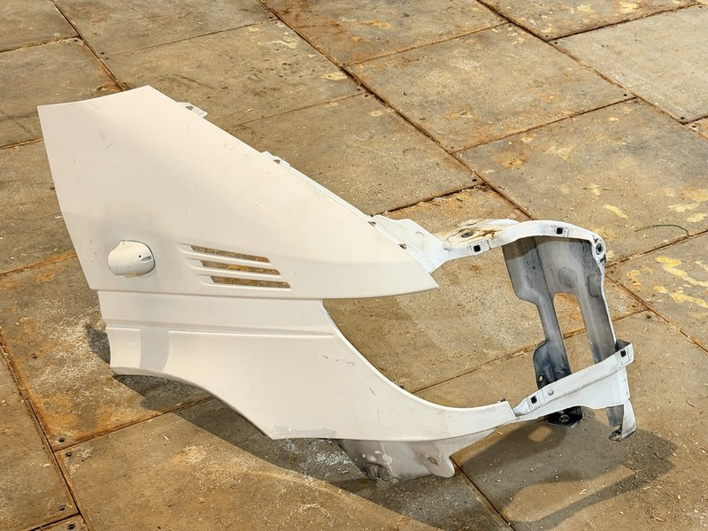02-06 Dodge Mercedes Sprinter T1N Front Right Fender