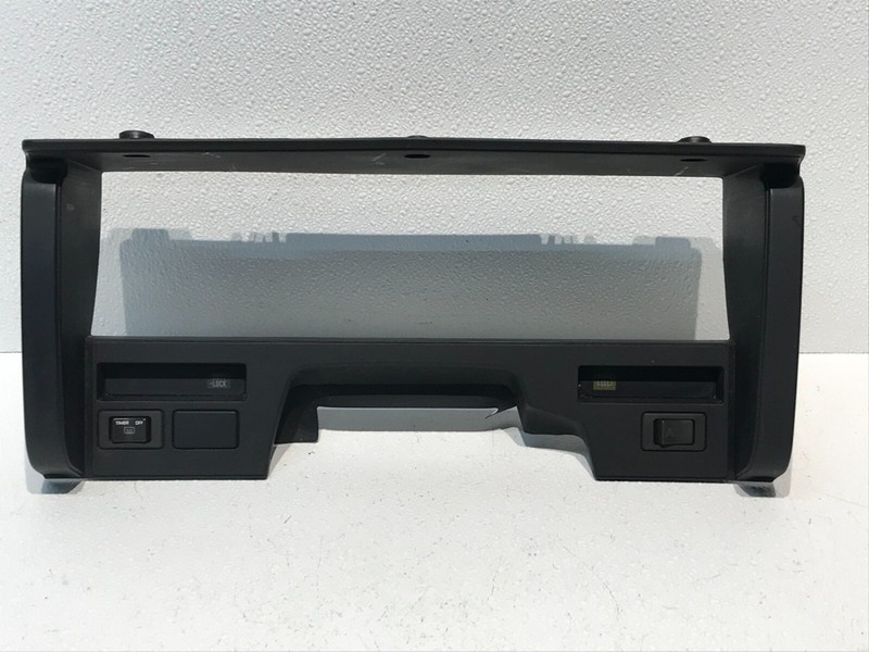 86-93 NISSAN PATHFINDER PICKUP D21 HARDBODY INSTRUMENT CLUSTER BEZEL 6824001G00