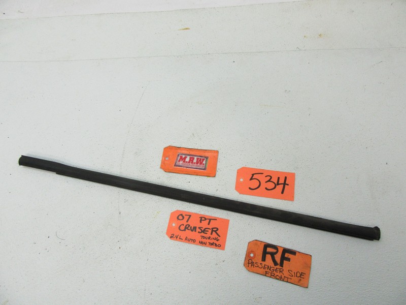 FITS 01-10 PT CRUISER RH FRONT DOOR PANEL MOLDING GLASS WINDOW BELT RUBBER SEAL