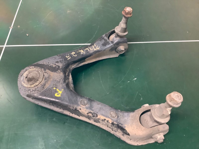 95-98 Acura TL 2.5L Right Front upper control arm UsedOEM