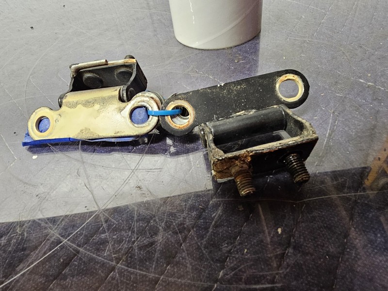 2010-2015 TOYOTA PRIUS REAR RIGHT PASSANGER DOOR HINGES OEM
