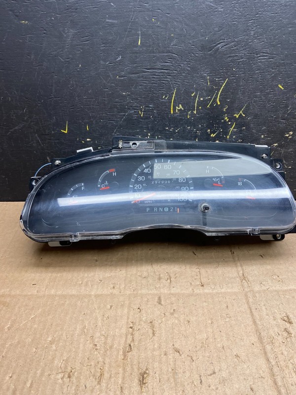 1999 to 2002 Ford E150 E250 E350 VAN Gauge Speedometer Cluster AB1771