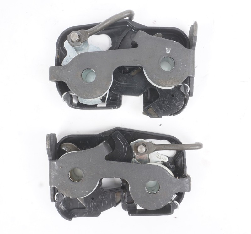 2017 - 2020 Lincoln Continental Rear Seat Lock Latch OEM
