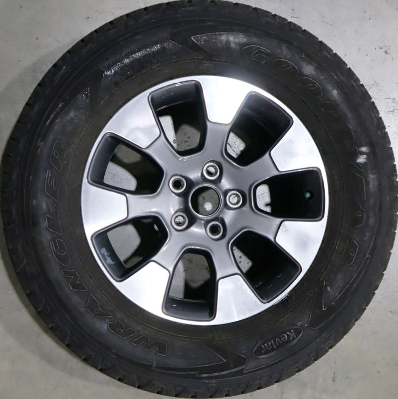 18" SAHARA Jeep Wheel + Tire GOODYEAR WRANGLER 255/70R18 OE Takeoff w/ TPMS OEM