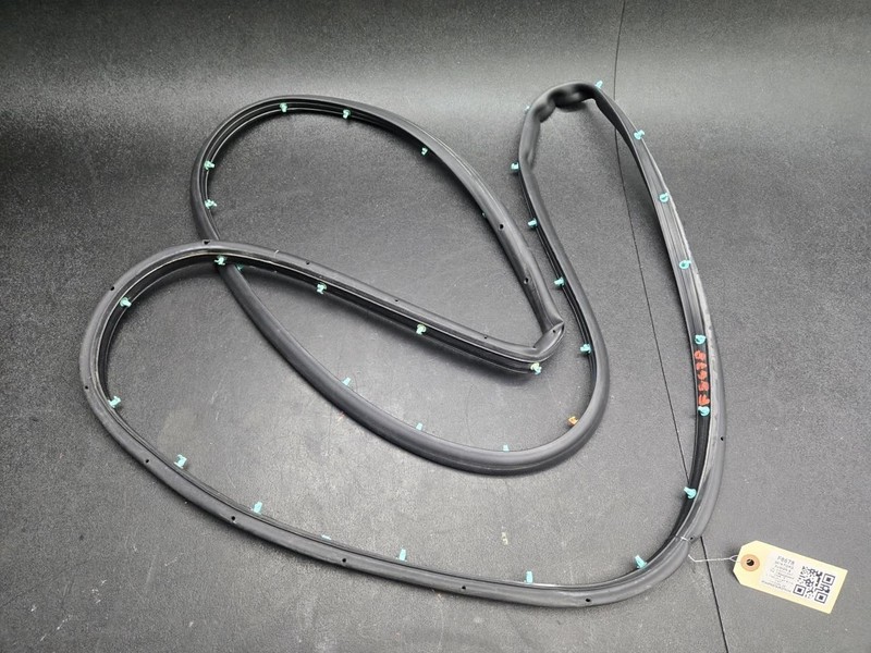 Front Right Door Weatherstrip 2018 Ford Fusion DS7Z-5420530-C 2013 2014 - 2020
