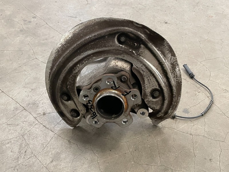 19-21 BMW 330i M340i G20 Front Right Passenger Spindle Knuckle Hub RWD 1633 OEM