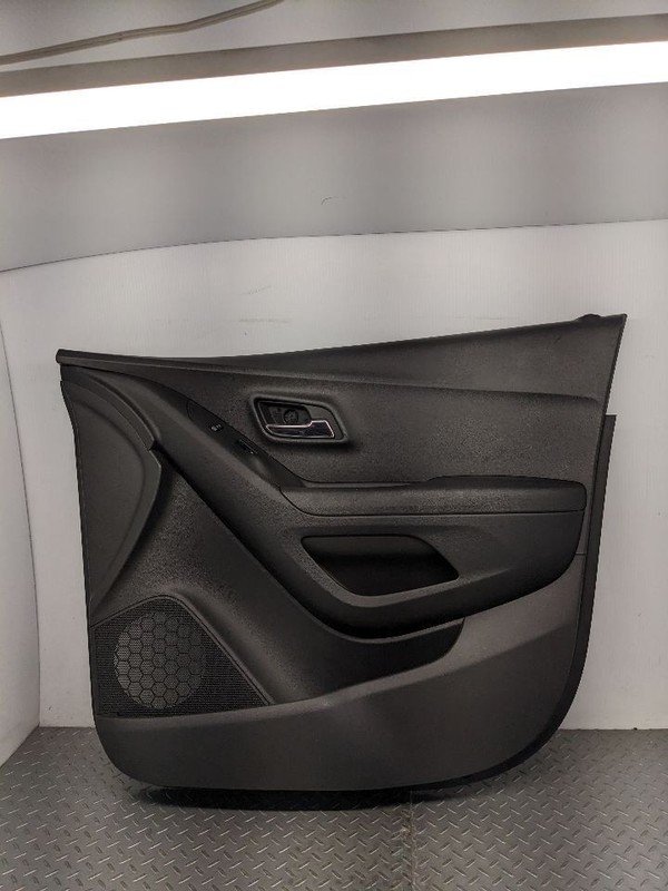 2017-2020 CHEVROLET TRAX FRONT RIGHT PASSENGER SIDE INTERIOR DOOR PANEL1170067