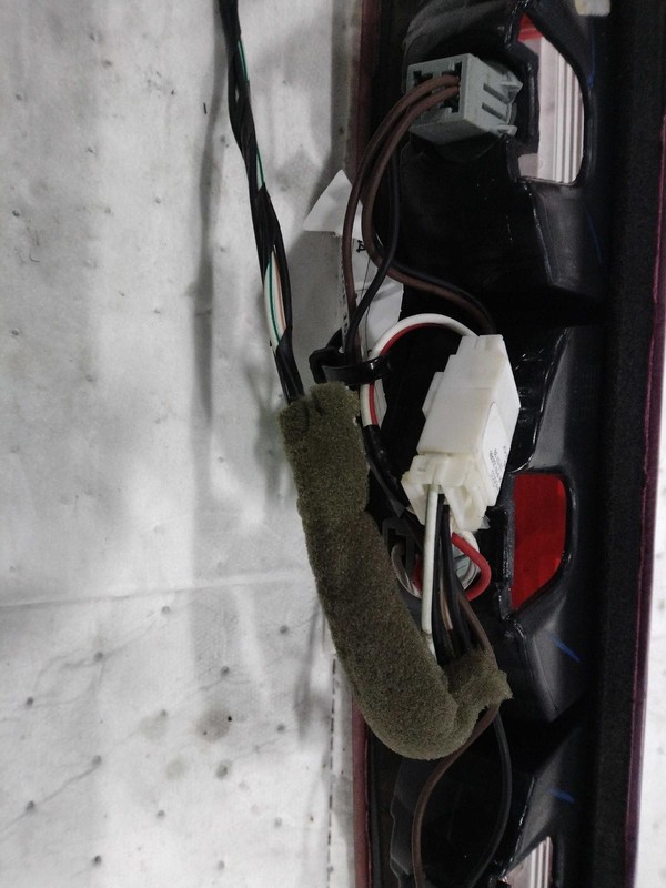 2013 RAM DODGE 1500 Pickup Center High Mount Stop Light Grey Scuffed Lens