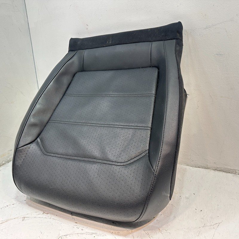 VOLKSWAGEN VW PASSAT FRONT PASSENGER SIDE LOWER SEAT BOTTOM CUSHION 2018 OEM