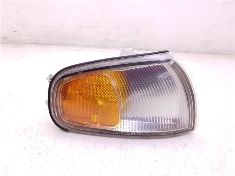 Passenger Corner/Park Light Park Lamp-turn Signal Fits 92-94 CAMRY 81610-06010