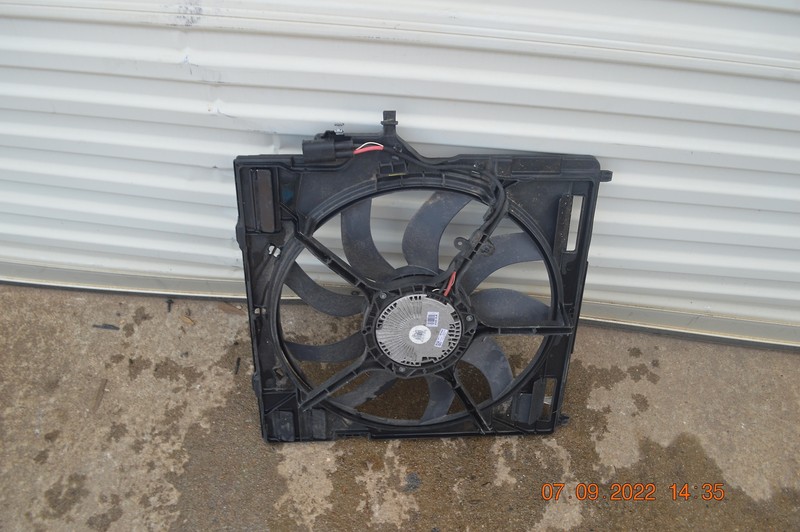 2010-2014 BMW X6 M 4.4L ENGINE COOLING FAN MOTOR SHROUD 850 WATT OEM