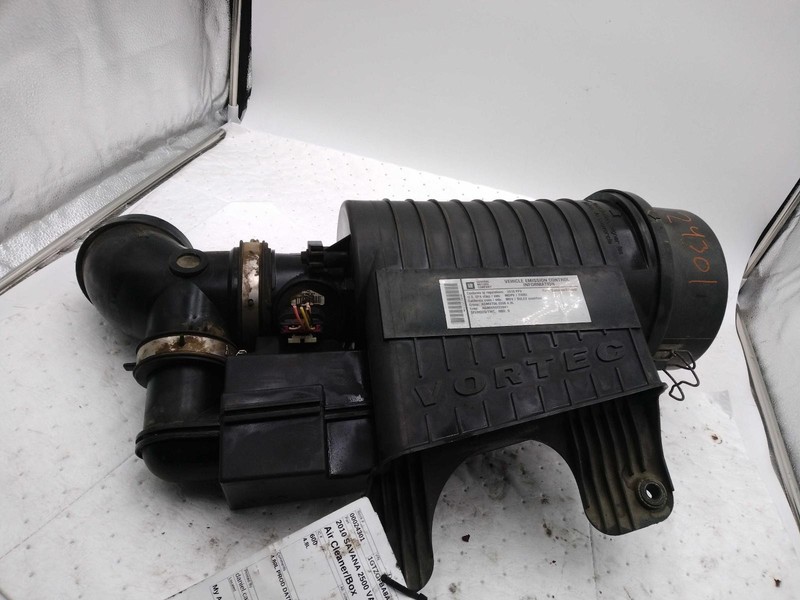 2010 GMC Savana 2500 Air Cleaner Assembly OEM Used 210K Miles 20843381