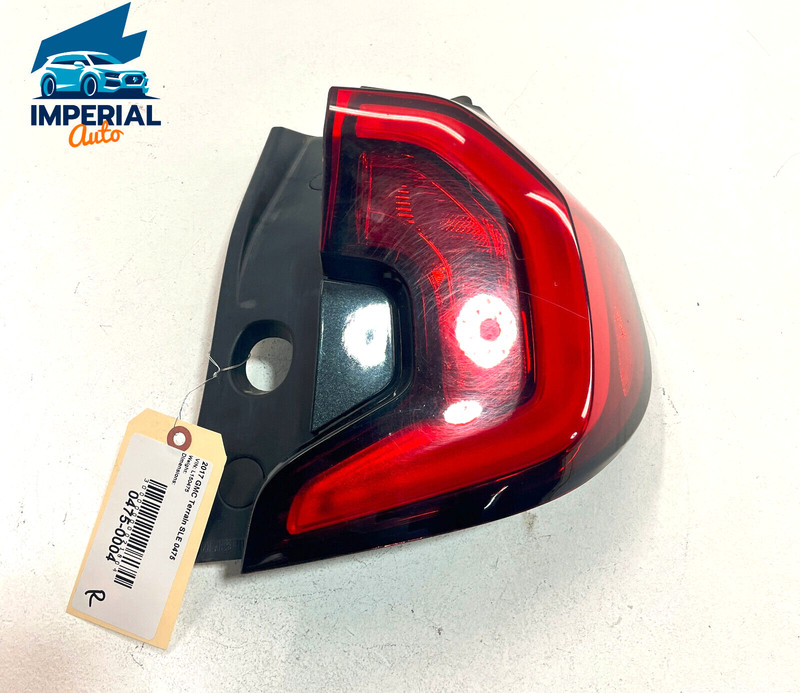 !SCRATCHED! 18-21 GMC TERRAIN REAR RIGHT PASSENGER SIDE OUTER TAILLIGHT LAMP OEM