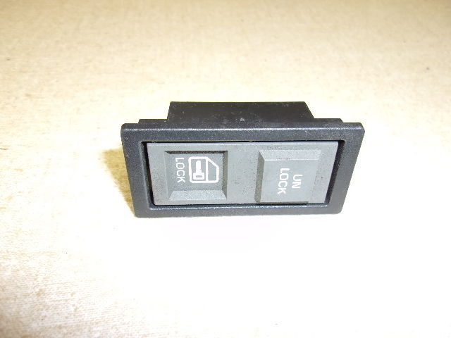 USED 1987 GM/CHEVROLET 5 PRONG DOOR UNLOCK BUTTON 15646352 FREE SHIPPING
