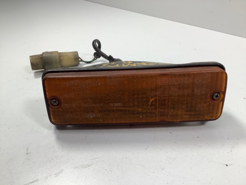 83-91 Toyota Camry Front RIGHT Turn Signal Light Assy 12-119, 22-93rOEM