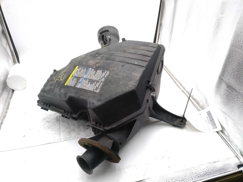2007 GMC Canyon Air Cleaner Assembly OEM 2.9L Blue 101K Miles NJ25-23314-591944