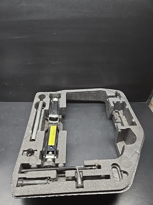 08-16 AUDI B8 A4 A5 S5 RS5 FOAM HOLDER TOOL KIT JACK EMERGENCY TRUNK KIT OEM