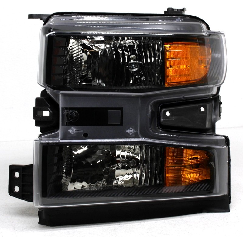 OEM Chevrolet Silverado 1500 Driver Side Halogen Headlamp Low Tab Missing