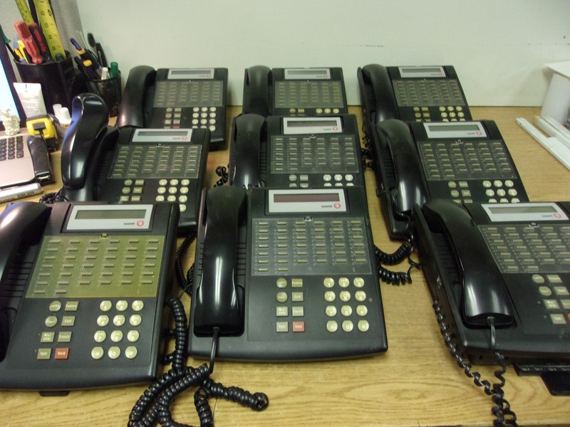 Avaya Lucent Merlin ETR-340 With Bases, Lot Of 9