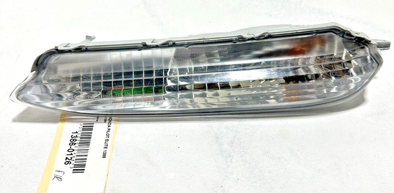 2016-2018 Honda Pilot Front Bumper Passenger Side Turn Signal Light Lamp OEM