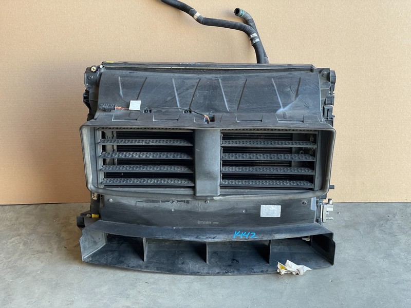 17 18 MASERATI LEVANTE 3.0L RADIATOR CONDENSER FAN COOLING ASSEMBLY 1442 OEM