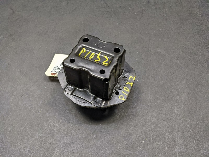 Right Passenger Rear Door Absorber 67057-06040 2016 Toyota Camry 2014 2017