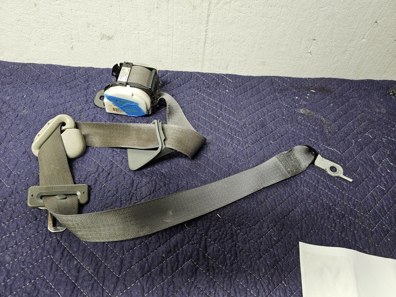 2005 Dodge Caravan Left Front Driver Seatbelt