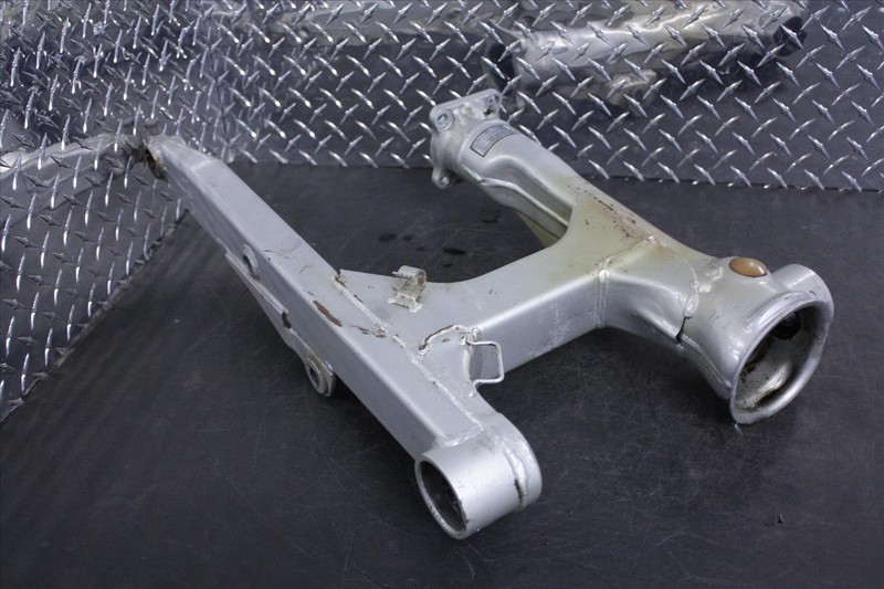 1983 YAMAHA XVZ12 T VENTURE REAR SWINGARM SWING ARM SUSPENSION XVZ 1200 83