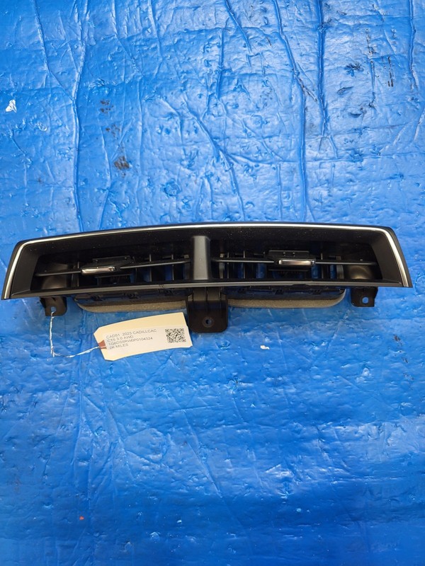 Used Oem Cadillac Dashboard Center A/C Heater Vent Grille 84732087 for CT5 23