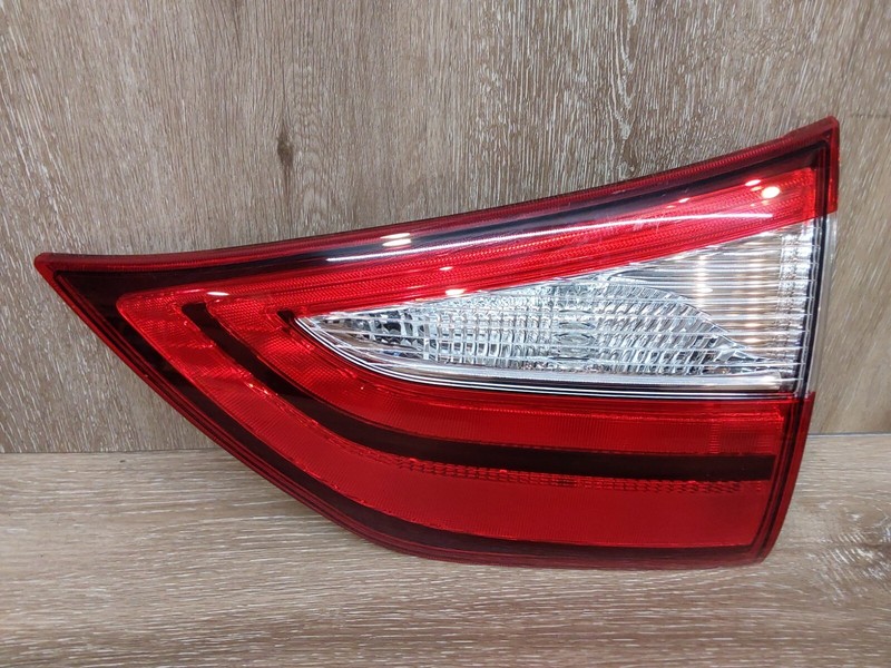 2015-2020 TOYOTA SIENNA Passenger Side RH Tail Light Assy OEM