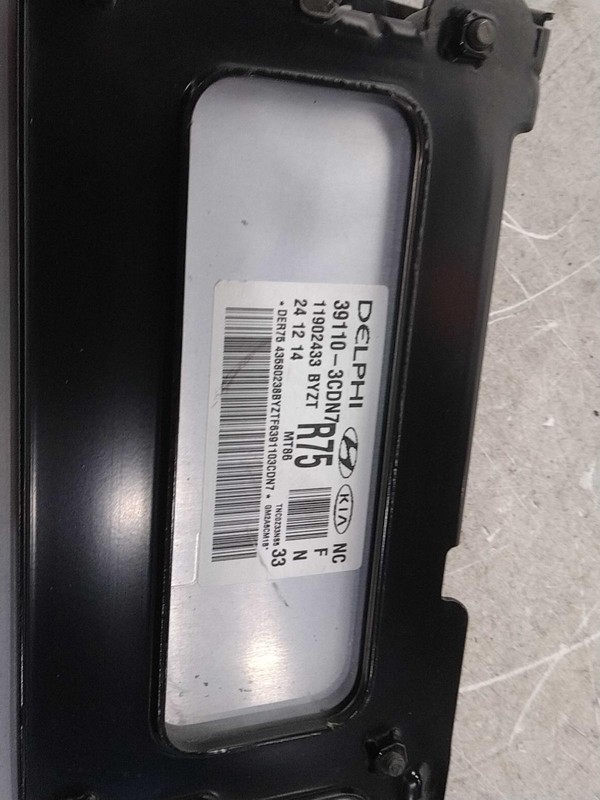 2015 Hyundai Santa Fe Engine Control Module ECM OEM 391003CDN0 Used 116K
