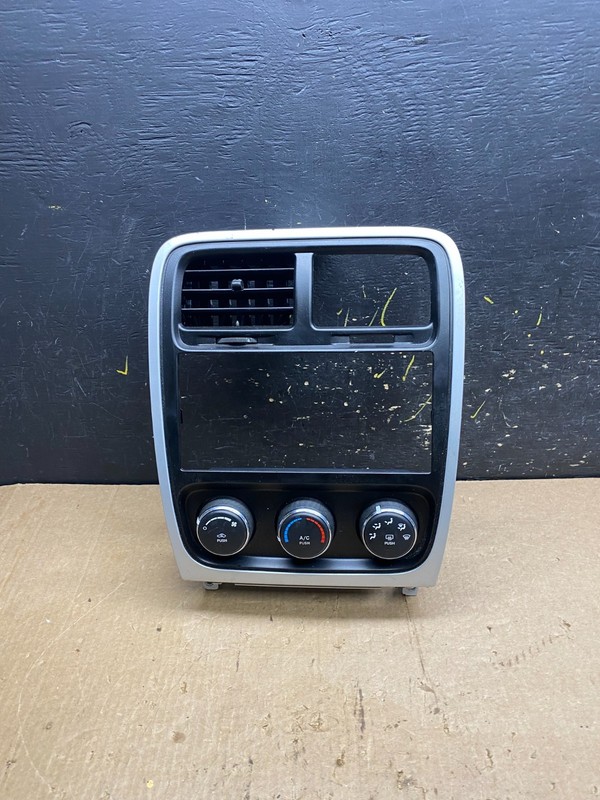 2010 to 2012 Dodge Caliber Dash Radio Center Bezel Climate Control Dash Z4360 DG