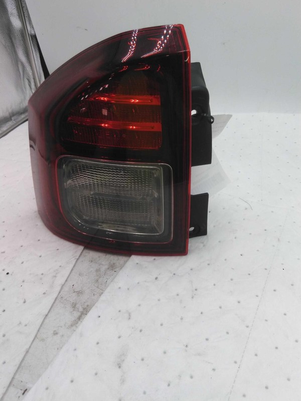 2017 Jeep Compass Left Tail Light Assembly Grey 281886 107K Miles