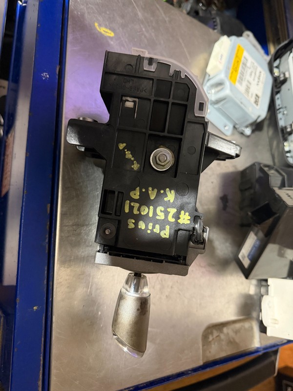 04-09 TOYOTA PRIUS OEM STOCK FLOOR SHIFTER ASSEMBLY