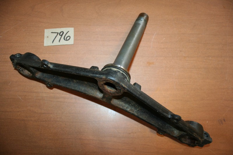 1983 Yamaha YTM 200K Triple Tree Steering Stem Lower Clamp OEM 83