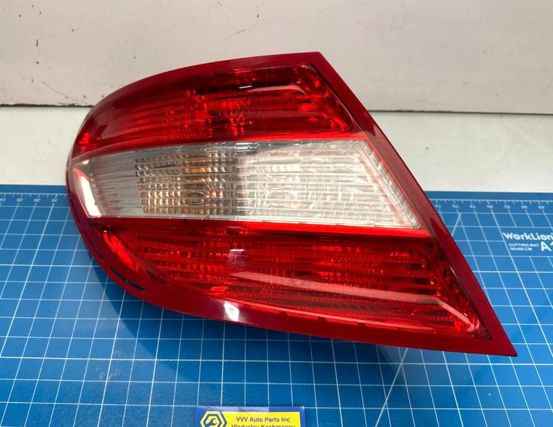 08-11 Mercedes C250 C300 C350 REAR LEFT DRIVER SIDE TAIL LIGHT LAMP OEM