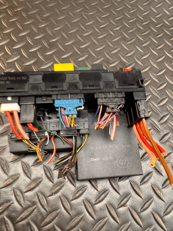 97-02 Mercedes-benz CLK320 coupe Fusebox Fuse Box Relay Module OEM