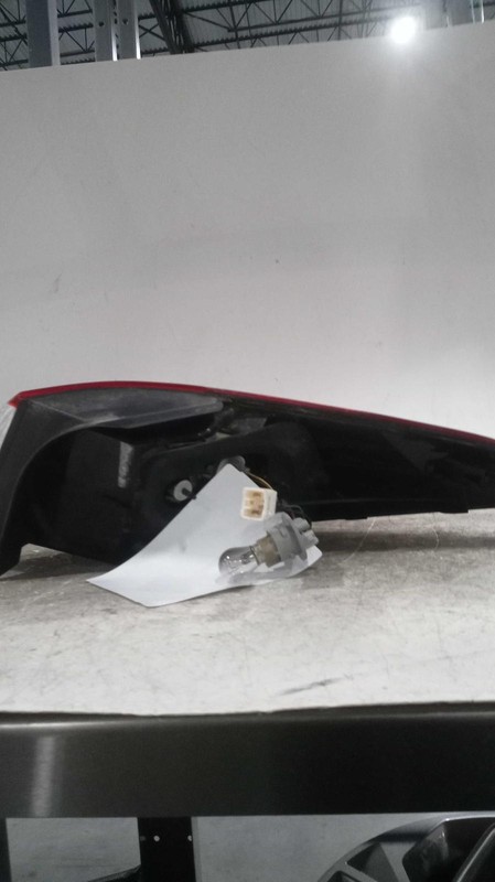 Used Left Tail Light Assembly fits: 2016 Kia Forte incandescent Sdn quarter pane