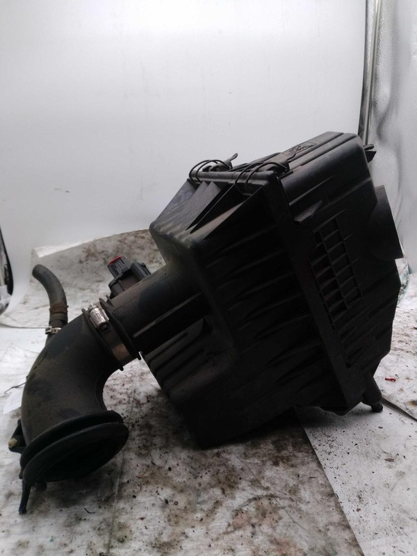 2008 Ford Escape Air Cleaner Assembly OEM 8L849C662CA Used 96K Miles