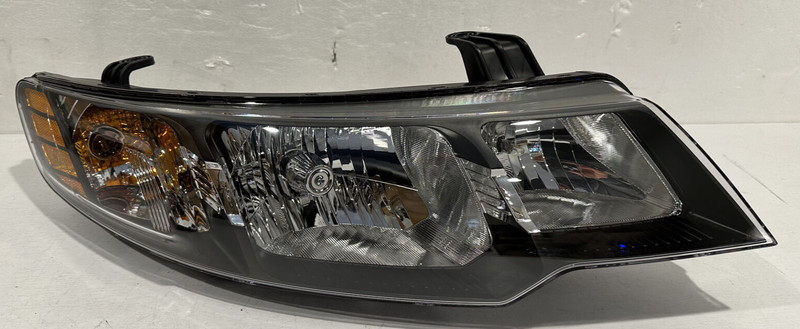 2010-13 KIA FORTE RH HEADLIGHT OEM - PART# 92102-1MXXX