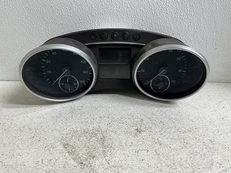 2006-2007 Mercedes ML500 Cluster Speedometer tach gauges instrument Panel 144k